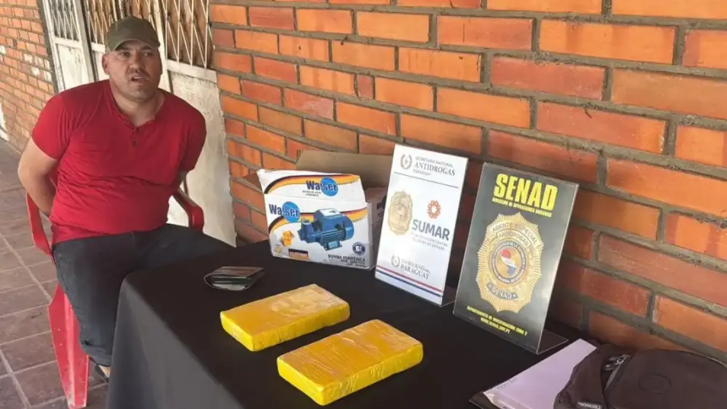 Detienen a un policía con paquetes de cocaína en Remanso