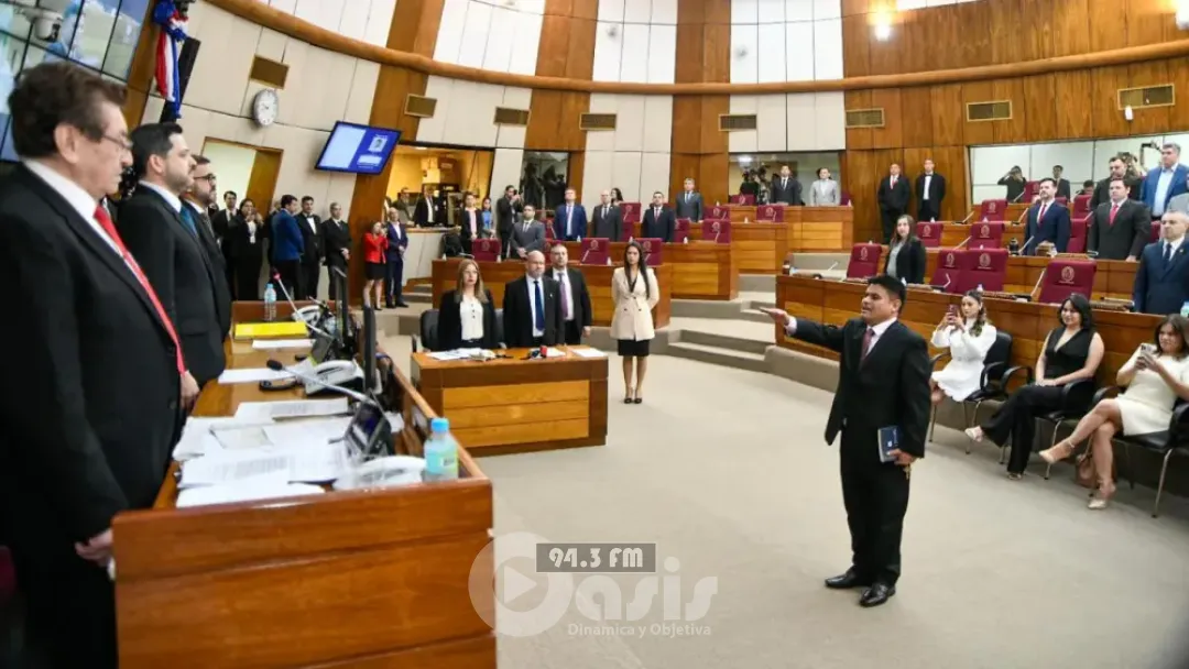 Santiago Benítez jura como diputado en reemplazo de Lalo Gomes