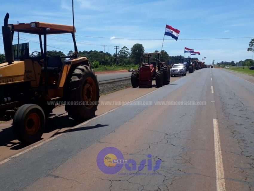Brasiguayos hacen tractorazo para exigir respuestas del Gobierno