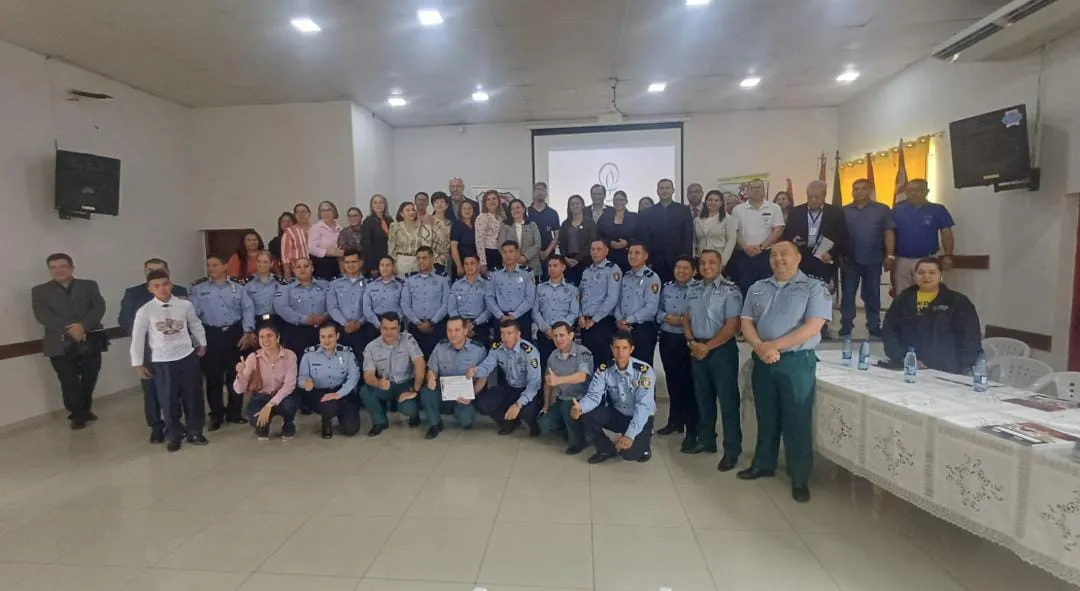 Once policías de Amambay se gradúan como instructores del programa PROERD
