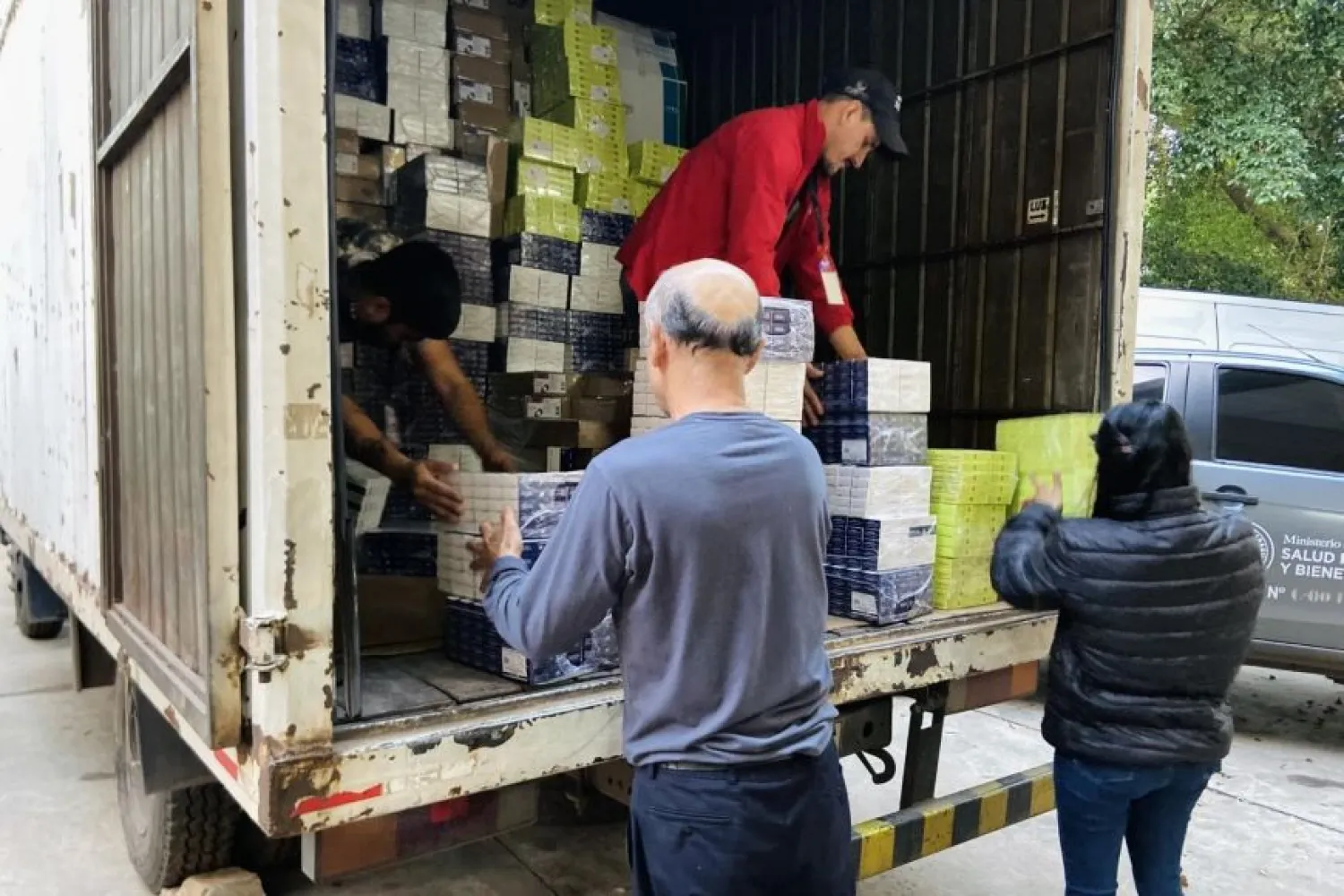 Gobierno asegura abastecimiento de fármacos en todo el país con millonaria entrega