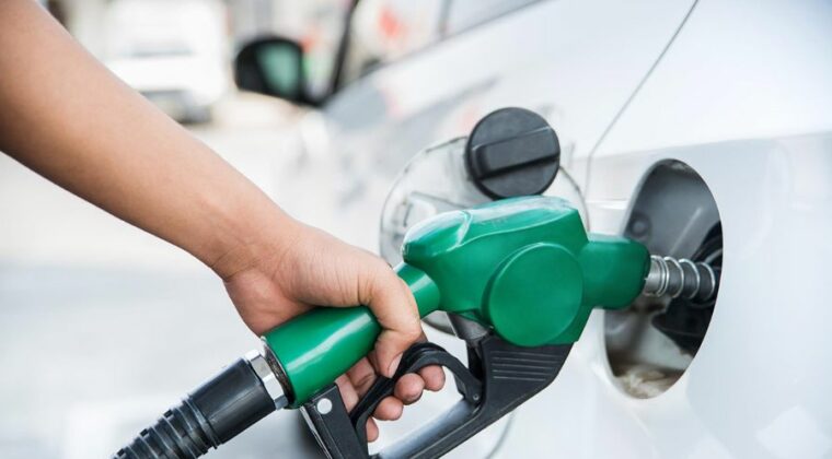 Precio del combustible podría subir tras reajuste del Selectivo al Consumo