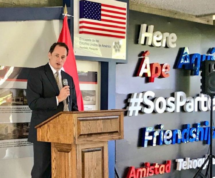 Embajador de EEUU expresa preocupación por crisis política en Paraguay