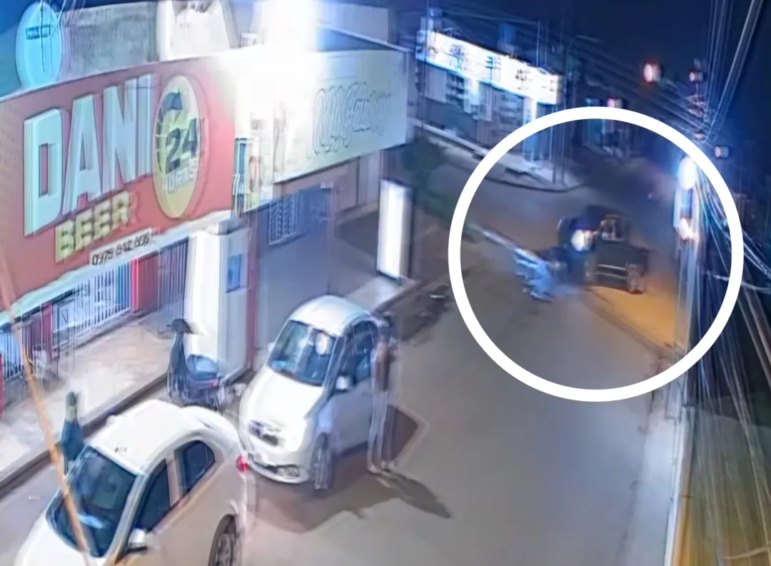 Motociclista fallece tras chocar contra una camioneta en PJC