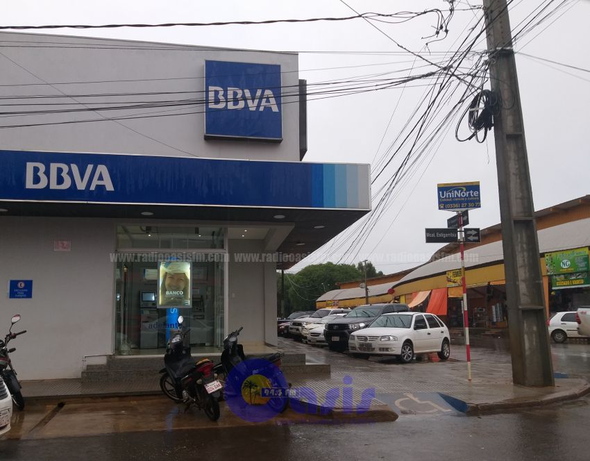 Disparos al aire impacta por sucursal de banco en Pedro Juan