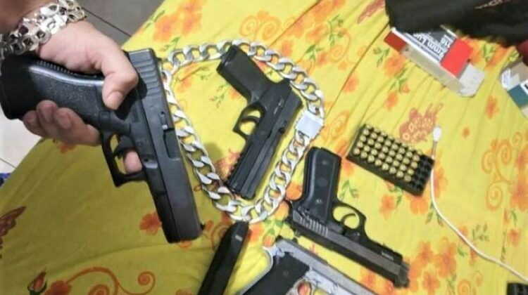 Desbaratan banda de traficantes de drogas y armas en la frontera