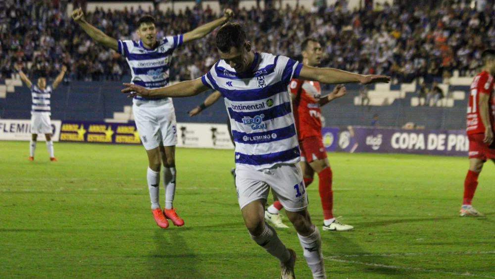 Con goles de Balbuena y Noguera, el Gallo sonió en casa