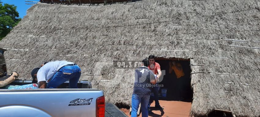 Alumnos de Derecho de la UNA de Pedro Juan  entregan donaciones en comunidad indigena