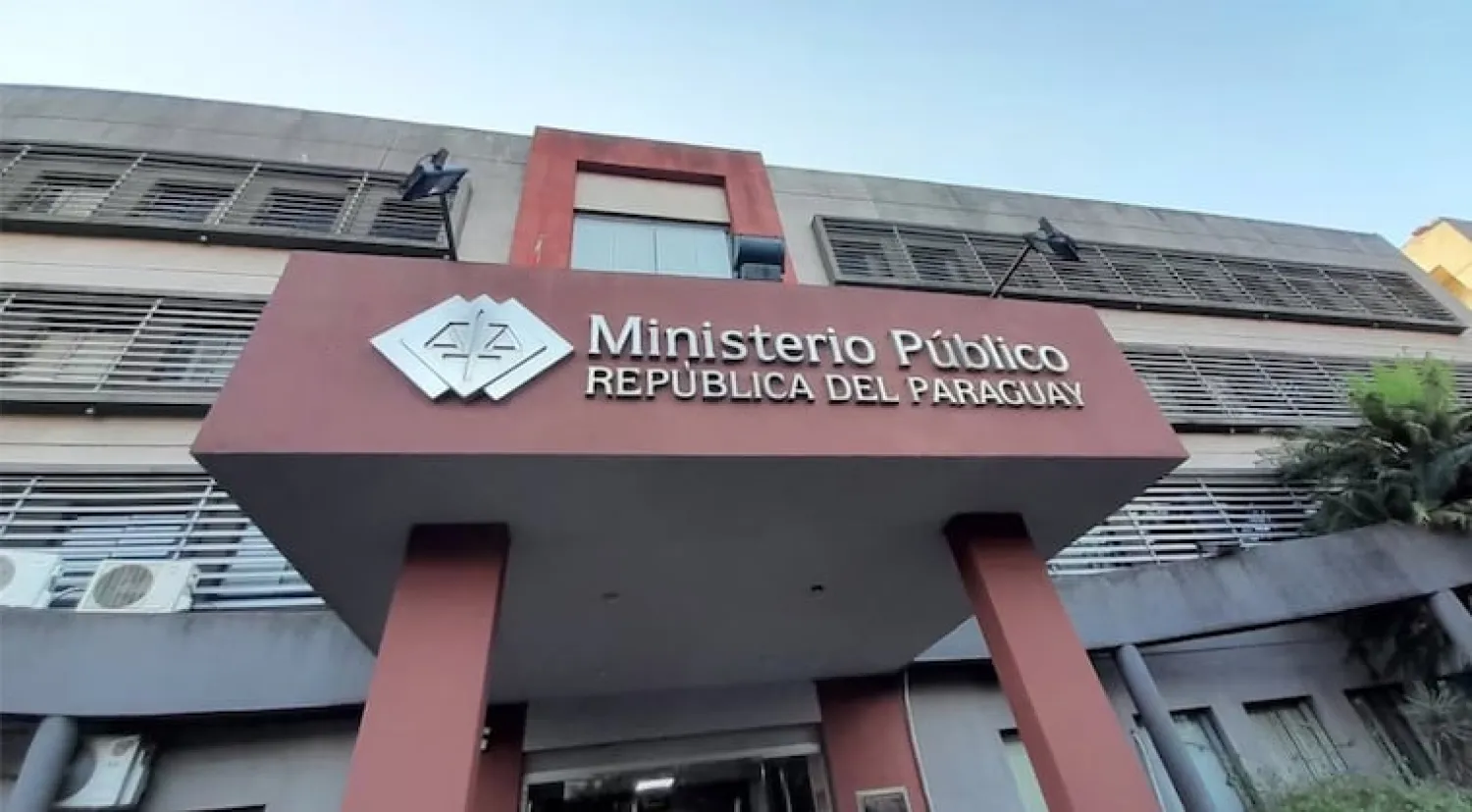 Acusan a funcionario fiscal por producción de documentos no auténticos