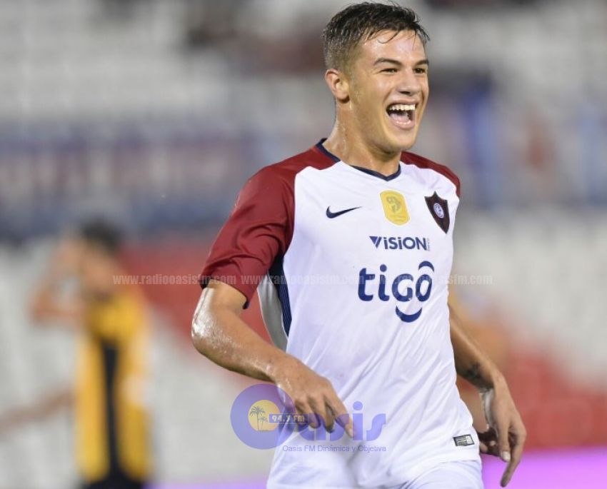 Cerro sonríe, golea y sigue escalando