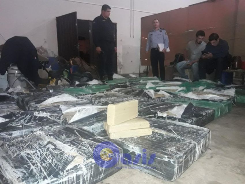 Hallan casi una tonelada de marihuana en un baldío