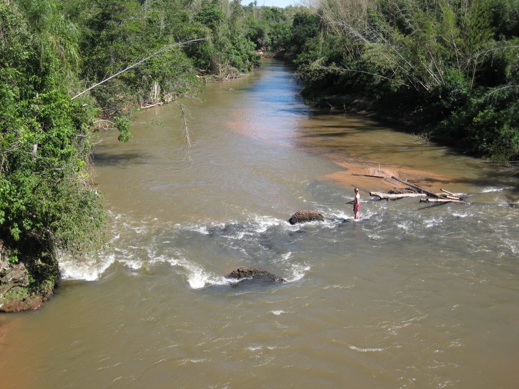 Niño desaparece en las aguas del río Ypané en Concepción