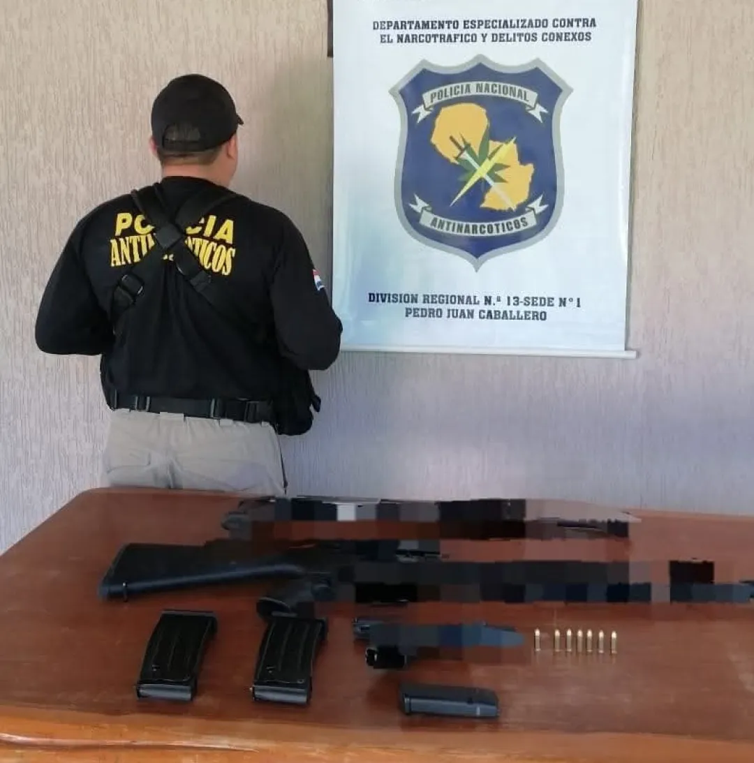 Fiscalía y Senad realizan allanamiento y decomisan armamento en Zanja Pyta