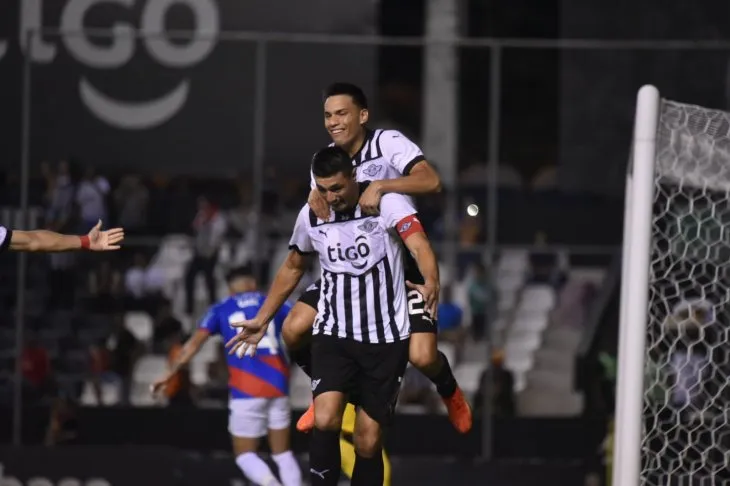 Libertad humilla a Cerro Porteño y es más puntero que nunca