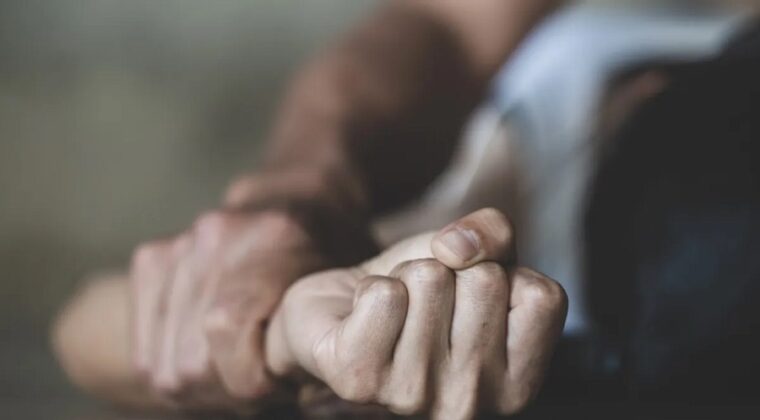 Imputan a joven que violó a su madre biológica