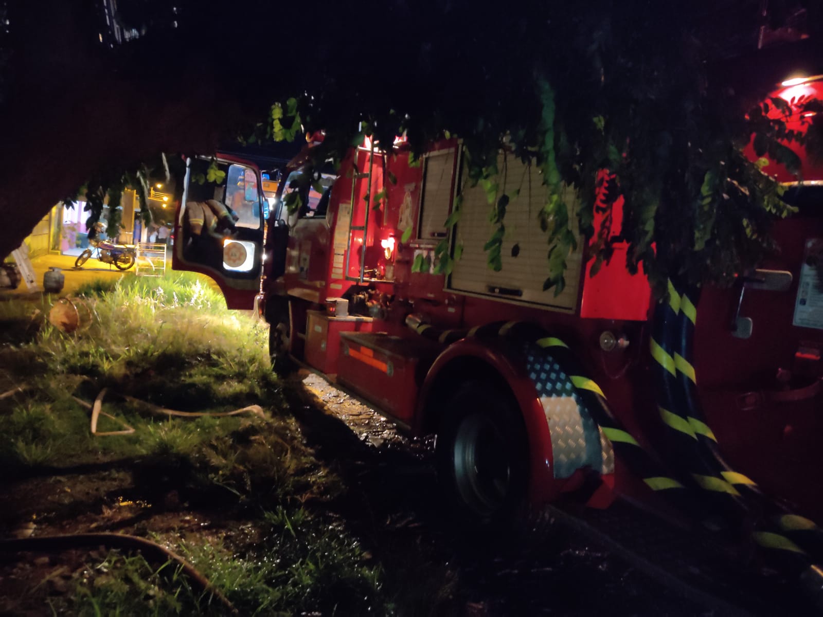 Supuesto adicto sindicado de quemar toda una vivienda