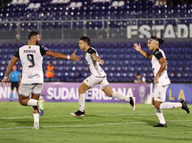 Tacuary gana en penales e ingresa a Fase de Grupos