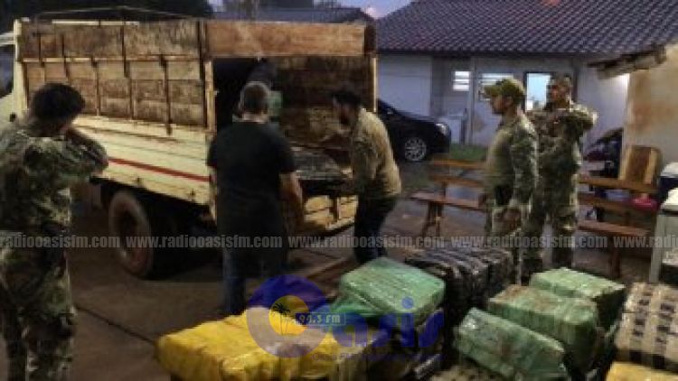 Incautan camión repleto de marihuana en Capitán Meza