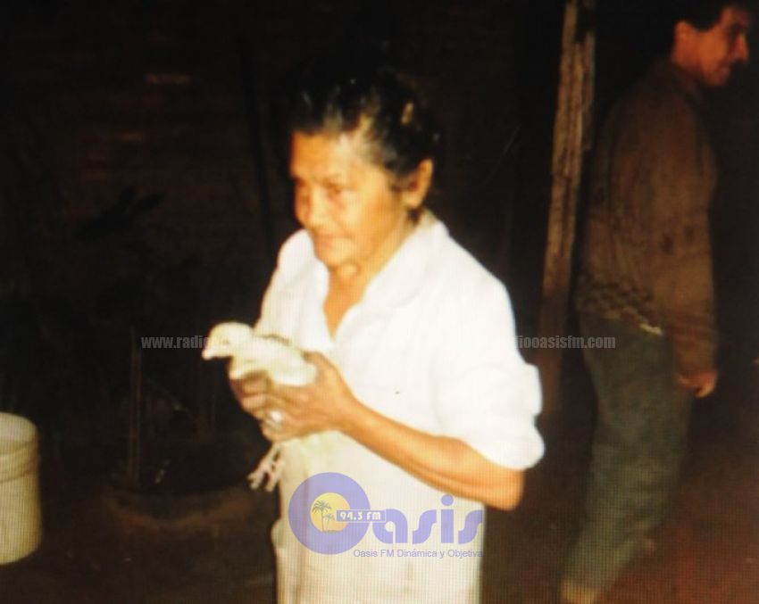 Pareja de abuelitos salva del incendio a sus pollitos, gatos y perros