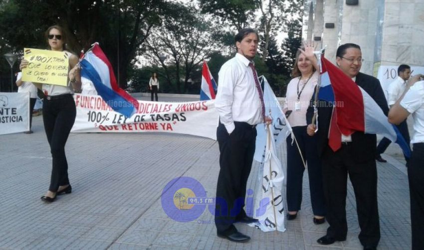 Funcionarios judiciales siguen con paro de actividades