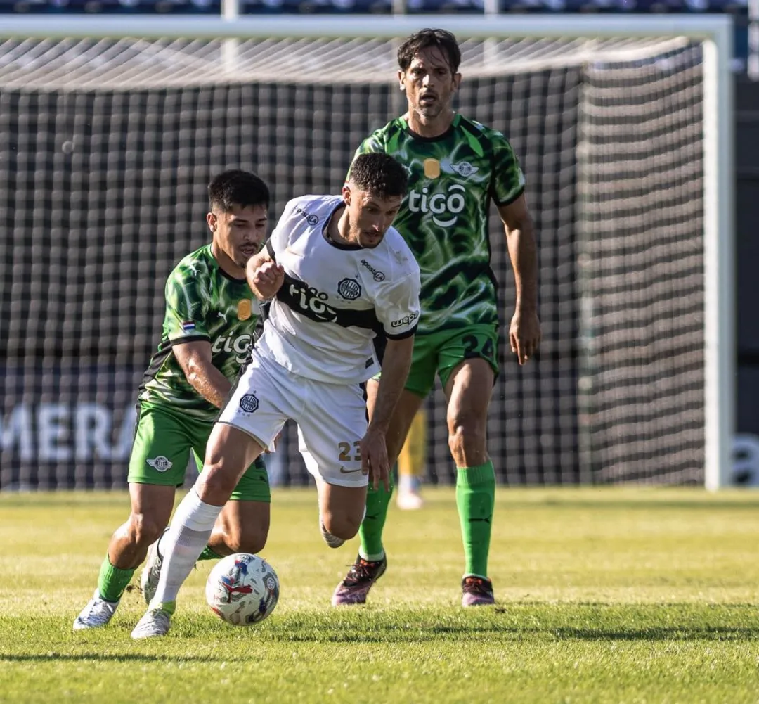 Clásico blanco y negro termina sin goles en el Defensores del Chaco