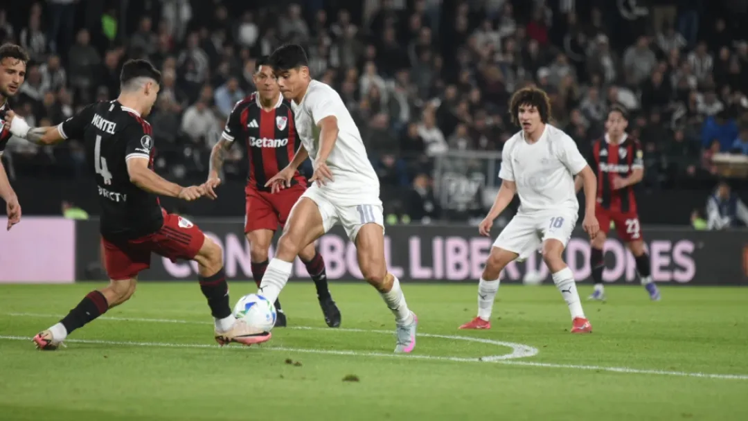 Libertad y River Plate empatan sin goles y definen la serie en Buenos Aires