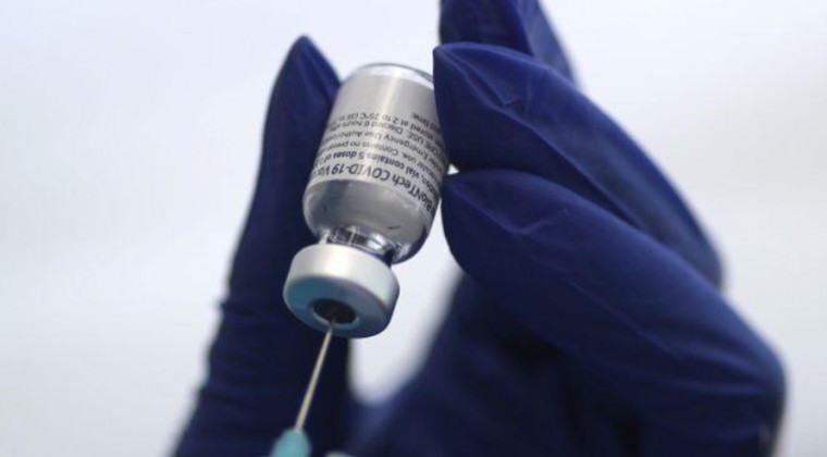 Pagan 169.000 dólares a familia de una mujer que murió tras vacunarse contra el COVID