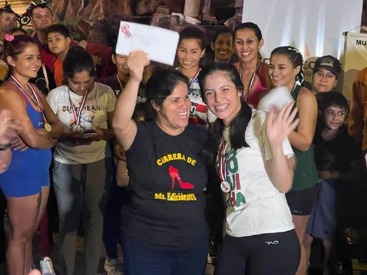 Carrera de tacones reunió cerca de cinco mil personas en Concepción