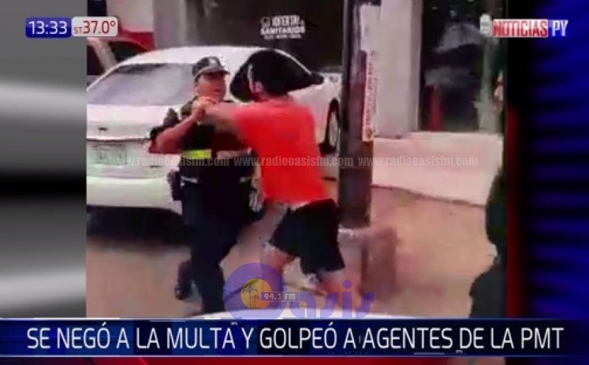 Se resistió a la multa y agredió a agentes de PMT y policías