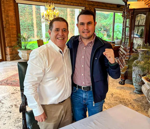 Senadores cartistas y aliados blanquean a Hernán Rivas por caso de título falso