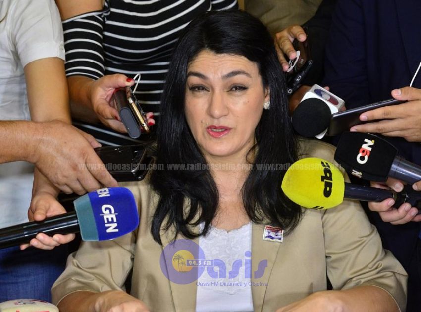 Destituyen a Nancy Ovelar tras roce con Petta