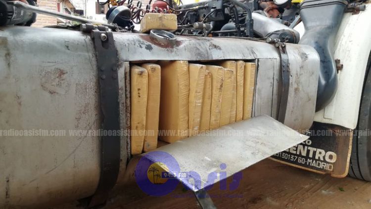Interceptan camión con cargamento de drogas