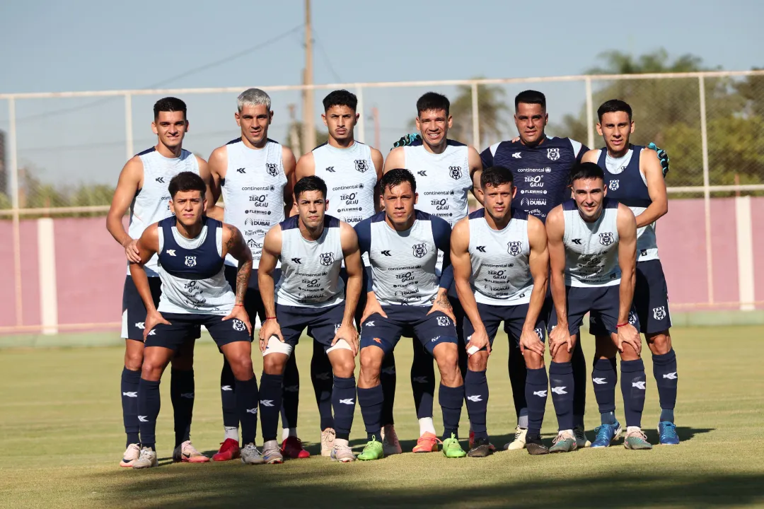 2 de Mayo y Racing animaron dos amistosos en el Este 