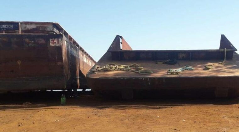 Un trabajador muere aplastado por una barcaza