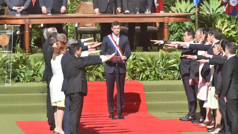 Los nuevos ministros del gabinete de Santiago Peña también juraron