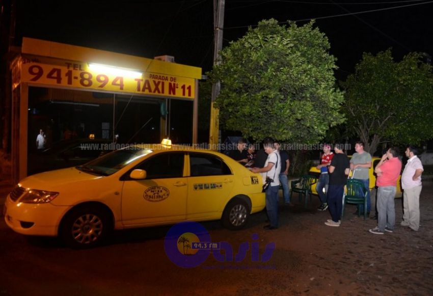 Huida de película de taxista asaltado