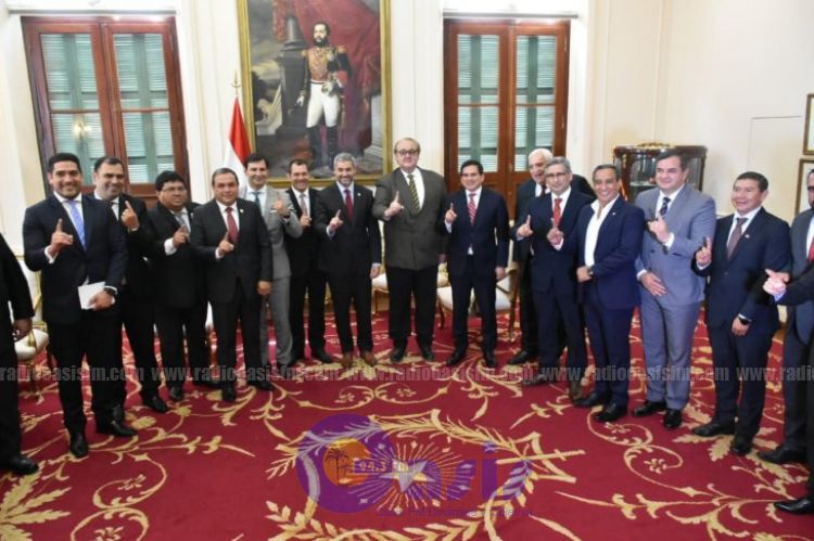 Gobernadores se reunieron con Abdo y Cartes en busca de consenso