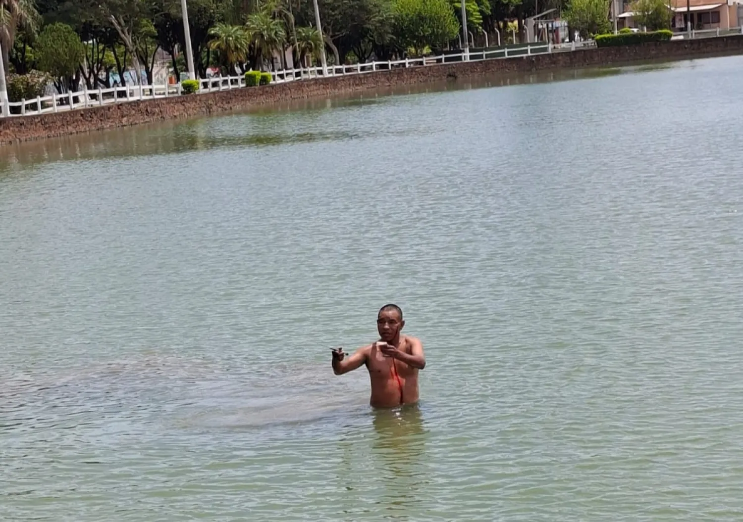 Rescatan a indígena que se arrojó a la laguna Punta Porã en Pedro Juan