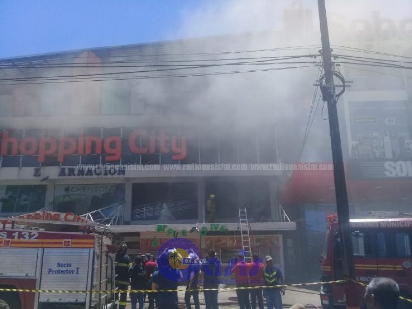 Voraz incendio en shopping encarnaceno