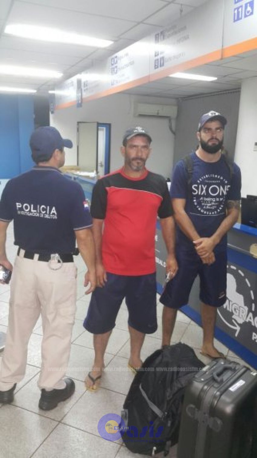Expulsan del país a dos brasileños