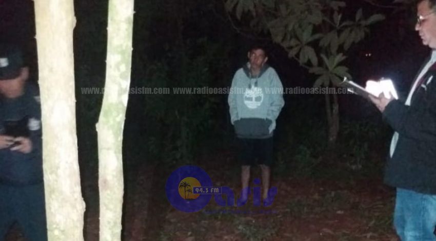 Detienen a hombre por atar a su yerno a un árbol