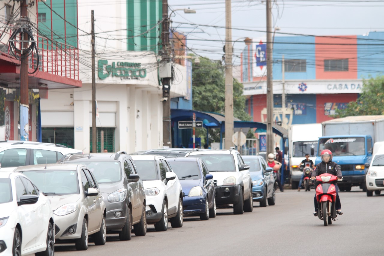 Jueves caluroso y húmedo con chaparrones