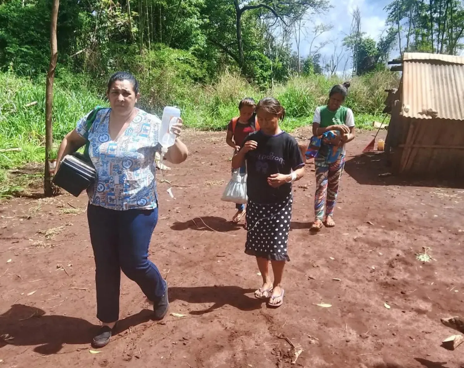 Equipo de la USF Móvil Indígena de Capitán Bado rescata a madre y bebé tras parto de emergencia en comunidad Itay