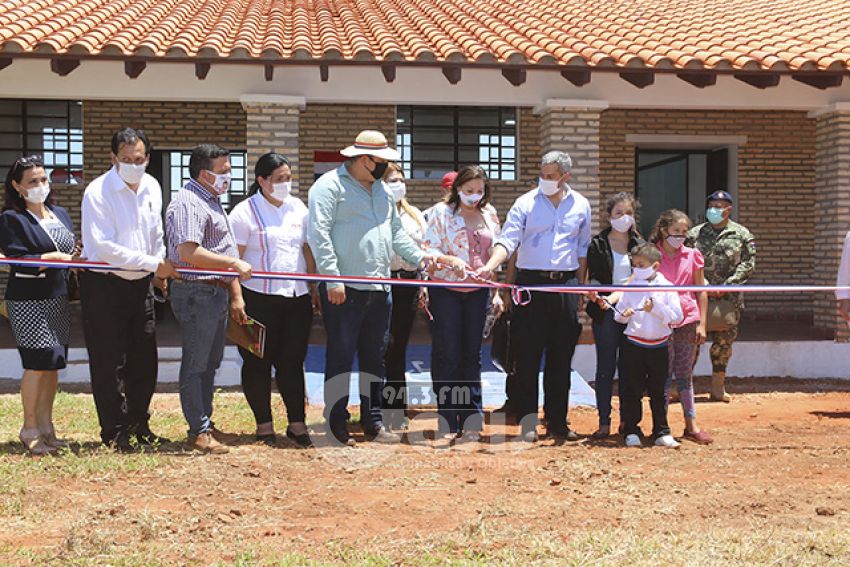 Inauguraron escuela y 165 títulos de propiedad en Karapaí