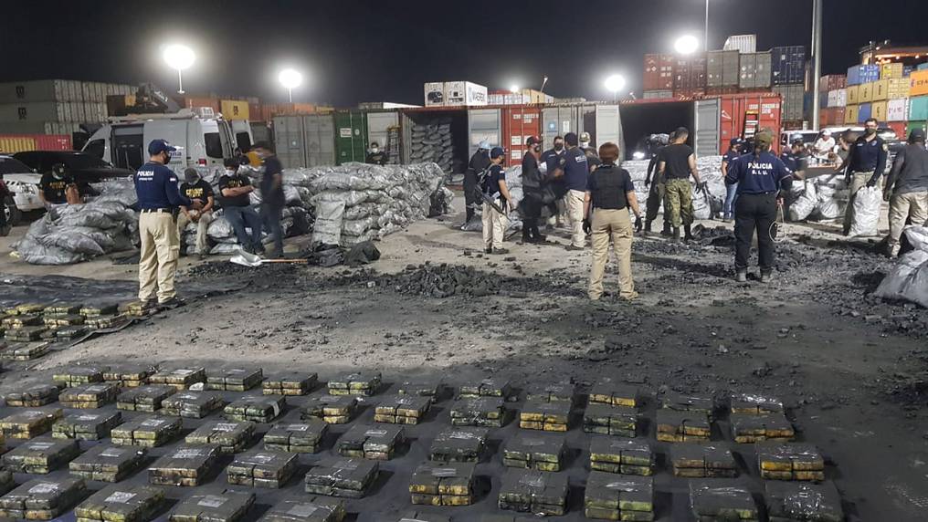 Incautan toneladas de cocaína granulada en puerto de Villeta