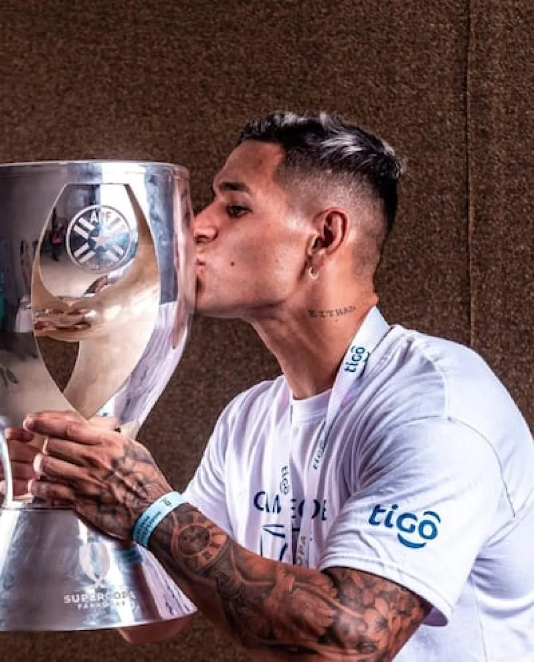 Sergio Bareiro muy cerca de arribar en la Terraza del País 