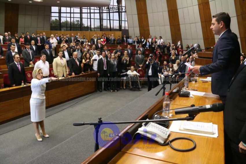 Alicia Pucheta jura como vicepresidenta del Paraguay