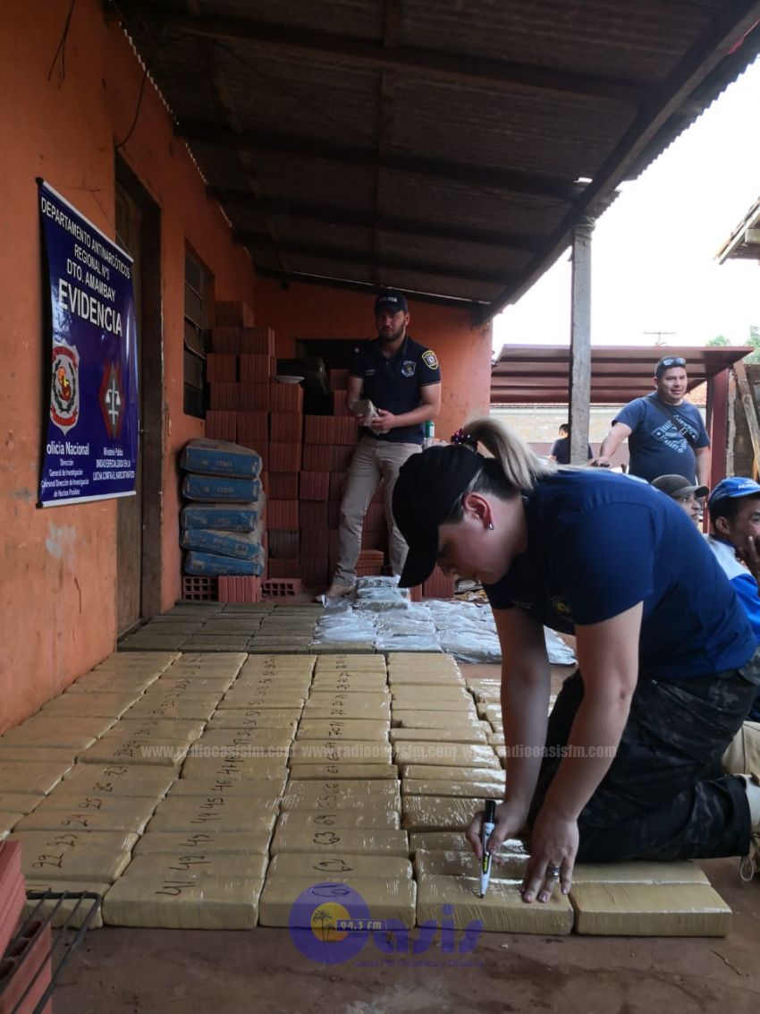 Agentes de Investigación Criminal detuvieron a cinco personas e incautaron marihuana en PJC