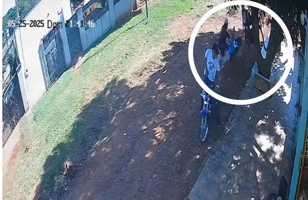 A punta de arma blanca despojan a menor de su motocicleta y aparato celular