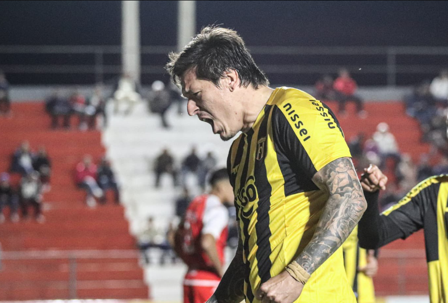 ¡Federico Santander a un paso de Nacional de Montevideo!